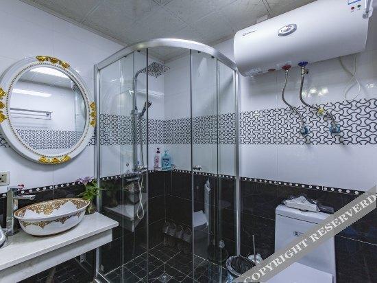 Цзясинь: Xitang Yushang Jiangnan Theme Hostel