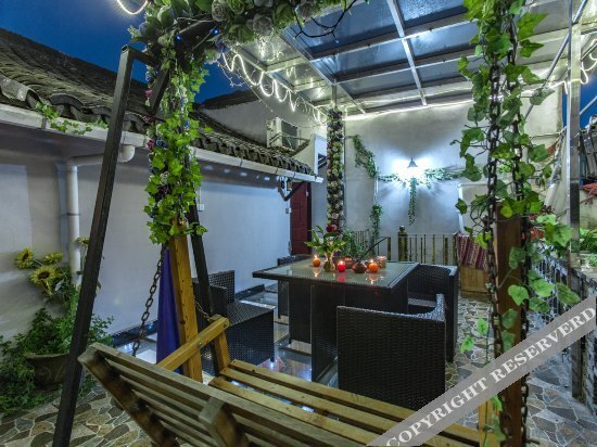 Цзясинь: Xitang Yushang Jiangnan Theme Hostel