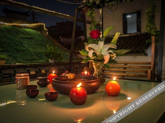 Цзясинь: Xitang Yushang Jiangnan Theme Hostel