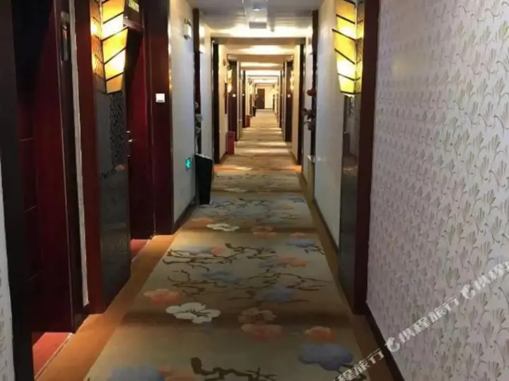 Луань: Ruilong Business Hotel