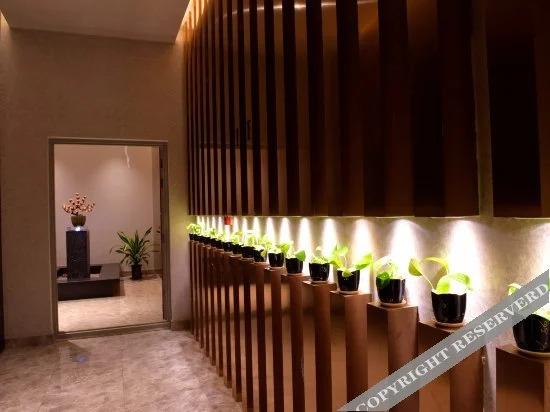 Цзиньчжун: Qianxi Oriental Hotel (University Town Dingyang Wanda Plaza)