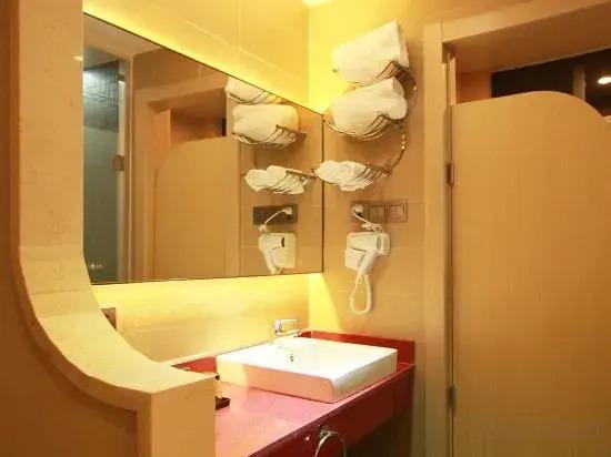 Гуйлинь: Thank You Inn (Guilin Railway Station)
