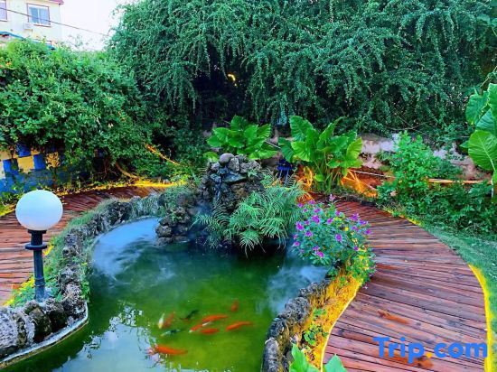 Бэйхай: Chenxi Bihai Inn