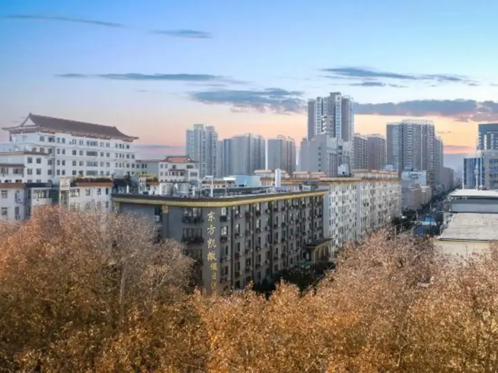 Чжэнчжоу: Orient Caesar Holiday Inn