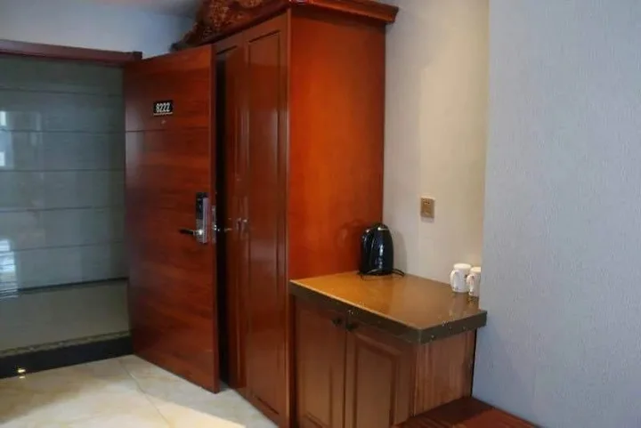 Тунляо: Super 8 Hotel (Tongliao Affiliated Hospital)