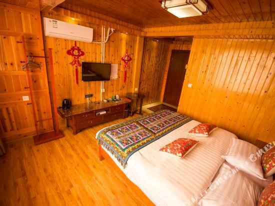 Шангри-Ла: Wanxinglong Hostel