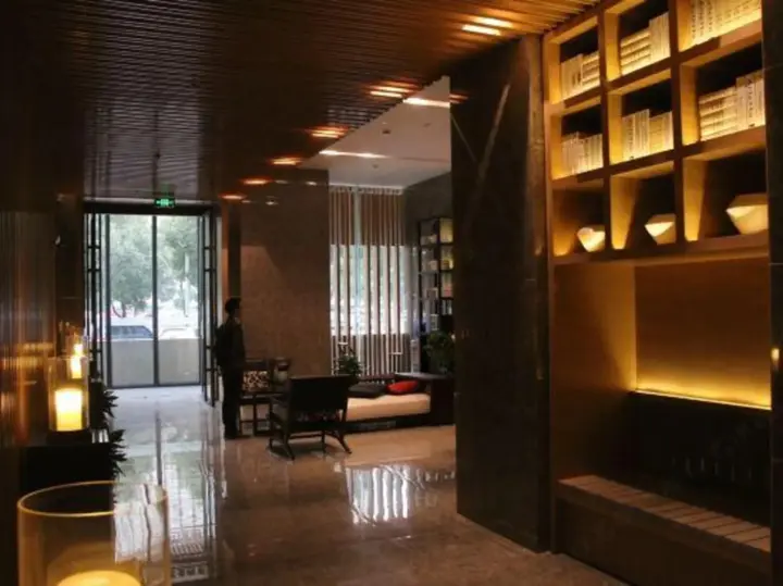 Уху: Earl Holiday Inn (Wuhu High speed Railway Station Tianmenshan Road Subway Station Store)