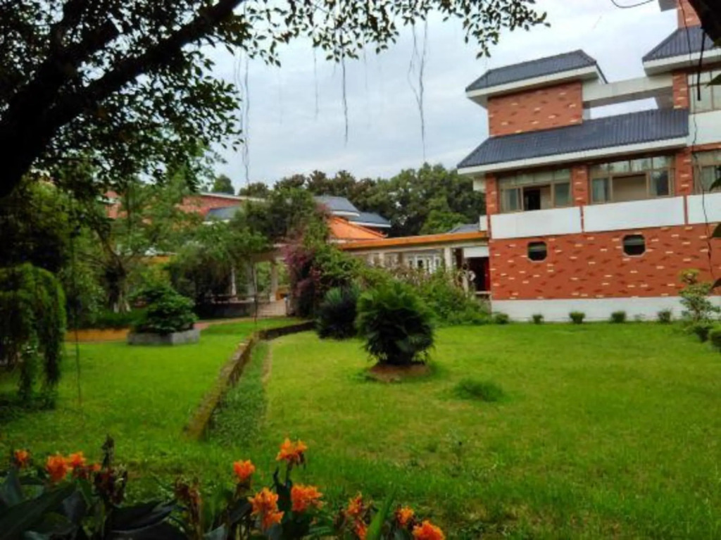 Лешан: Shanxiu Lake Resort Hotel