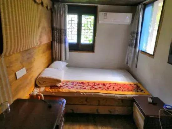 Хуаншань: Hongcun Small House