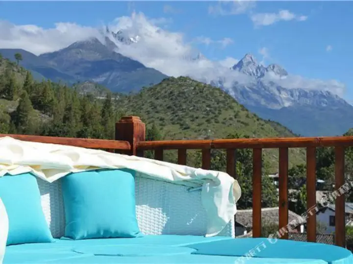 Лицзян: Manshan Caotang Snow Mountain Viewing Boutique Inn