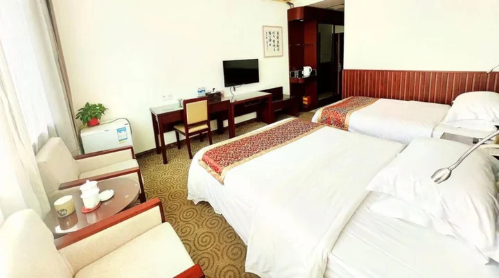 Цзинин: Shengyuan Dongfang Culture Hotel