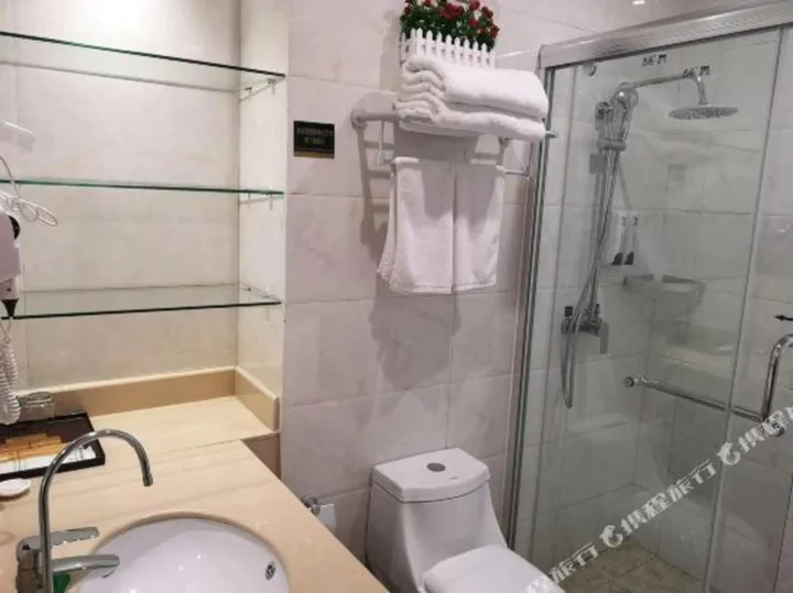 Цзинин: Shengyuan Dongfang Culture Hotel