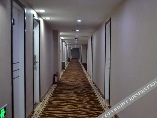 Чжэнчжоу: Yinglun Holiday Hotel
