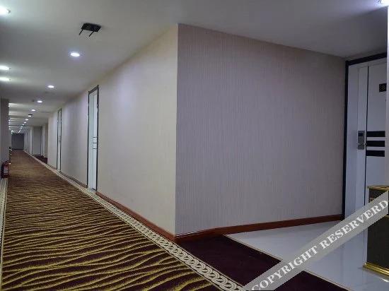 Чжэнчжоу: Yinglun Holiday Hotel