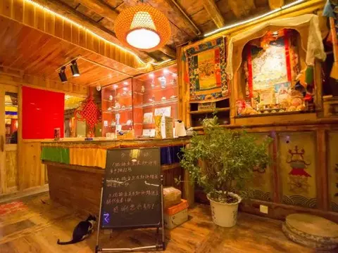 Шангри-Ла: Yuanfang Family Courtyard Inn
