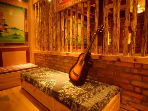 Шангри-Ла: Yuanfang Family Courtyard Inn