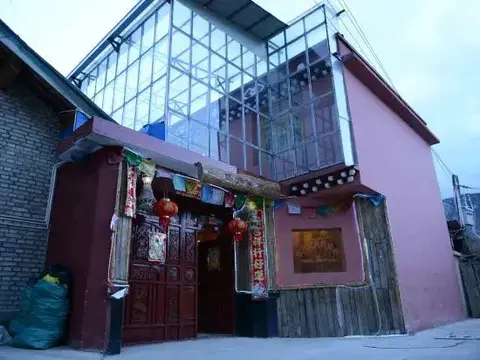 Шангри-Ла: Yuanfang Family Courtyard Inn