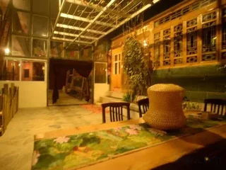Шангри-Ла: Yuanfang Family Courtyard Inn