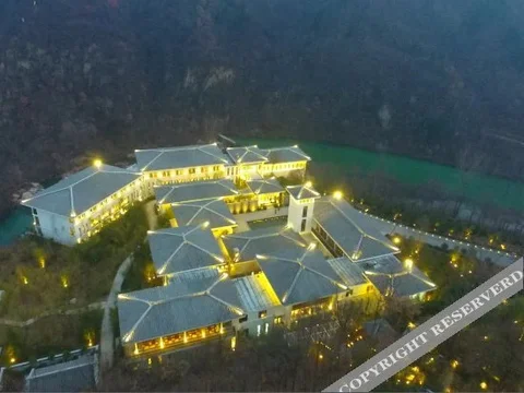 Лоян: Yihe Funiu Shanju Hot Spring Hotel