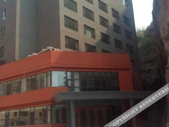 Яньань: Yulang Business Center
