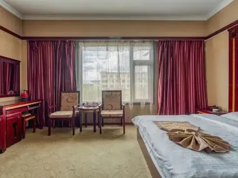 Шангри-Ла: Kangzhu Hotel