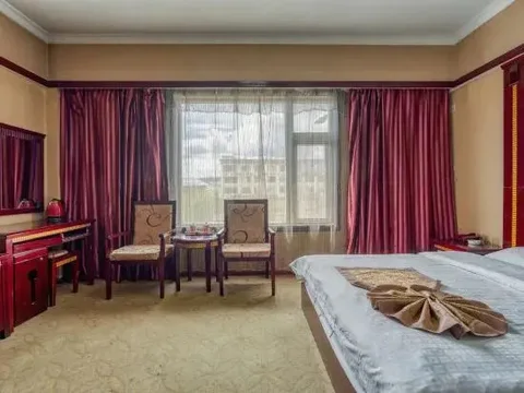 Шангри-Ла: Kangzhu Hotel