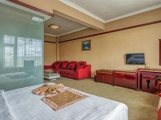 Шангри-Ла: Kangzhu Hotel