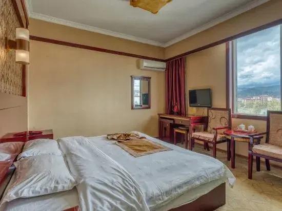 Шангри-Ла: Kangzhu Hotel