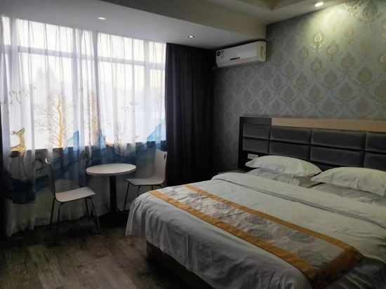 Гуйлинь: Fanghua Holiday Inn (Guilin North Railway Station)