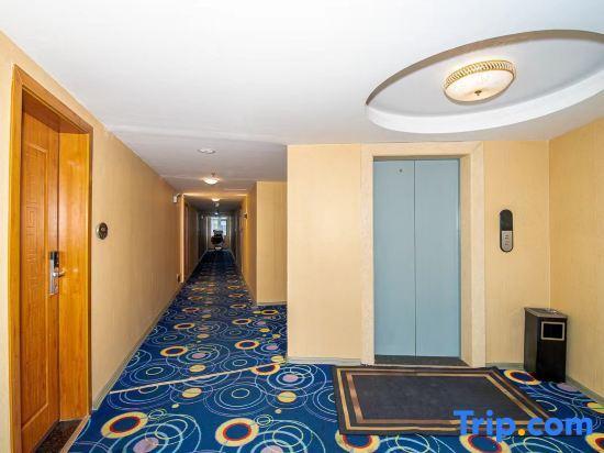 Гуйлинь: Fanghua Holiday Inn (Guilin North Railway Station)
