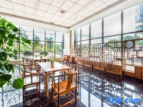 Ичан: Hongqiao International Hotel (Yichang Yanjiang Avenue Natural Tower)