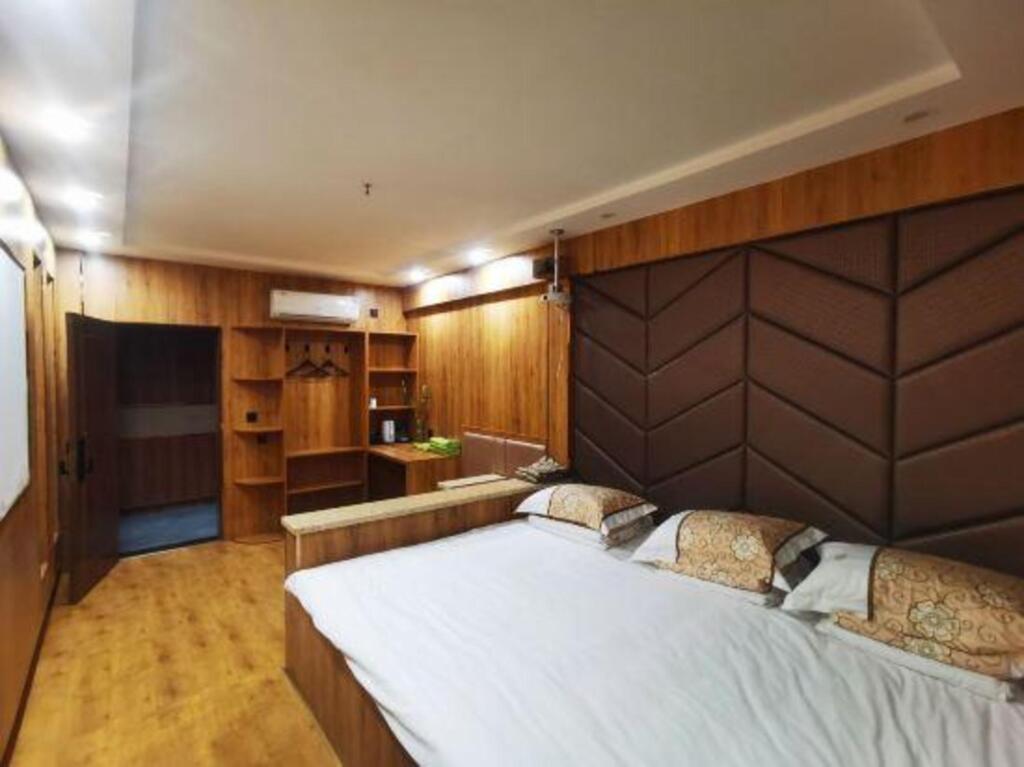 Цзиньчжун: Bailotto Theme Hotel