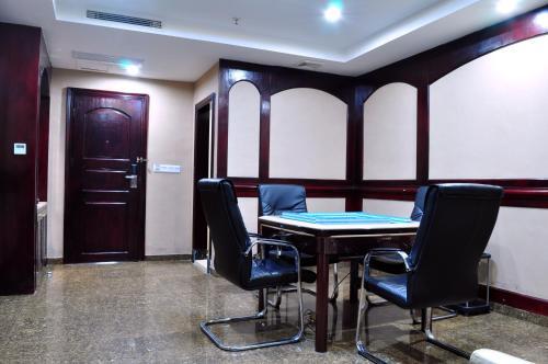 Хейан: Xianglong Hotel