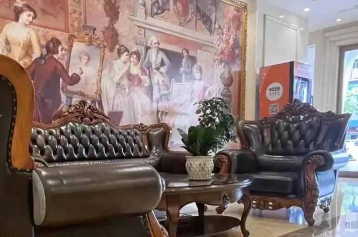 Дунгуань: 维也纳酒店(东莞大朗店)