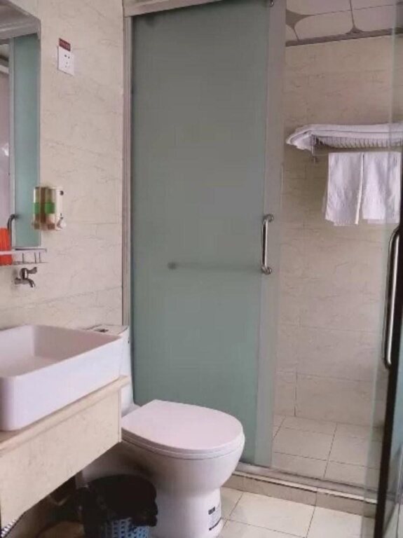 Цзинин: Boya Business Hotel