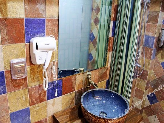 Цзясинь: Rulian Time Theme Coffee Hostel