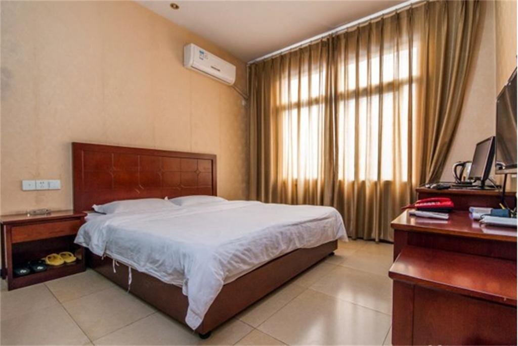 Ибинь: Yibin Meilun Business Hotel