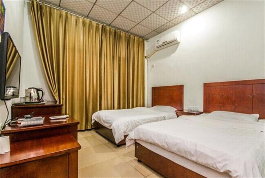 Ибинь: Yibin Meilun Business Hotel