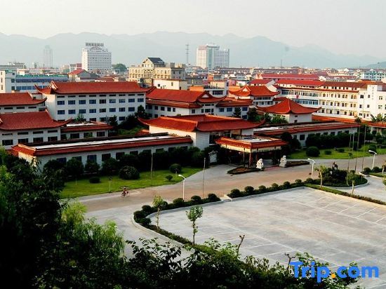 Дунъян: Hengdian Film and Television City Resort