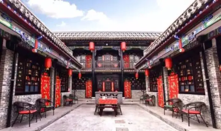 Цзиньчжун: Pingyao Red Lantern Theme Hotel