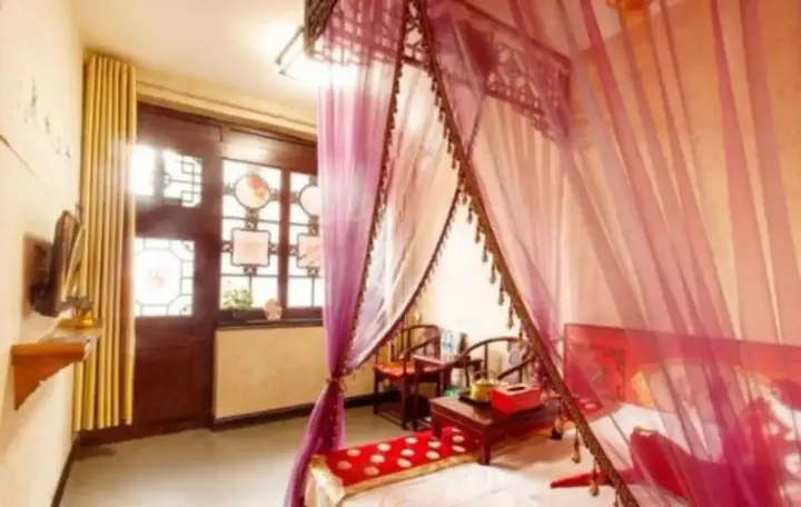 Цзиньчжун: Pingyao Red Lantern Theme Hotel