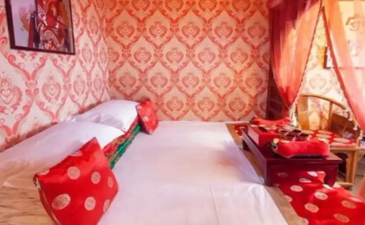 Цзиньчжун: Pingyao Red Lantern Theme Hotel