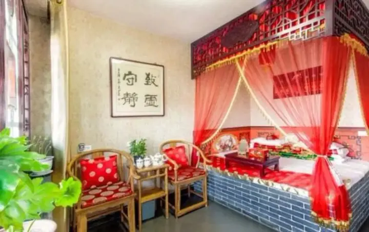 Цзиньчжун: Pingyao Red Lantern Theme Hotel