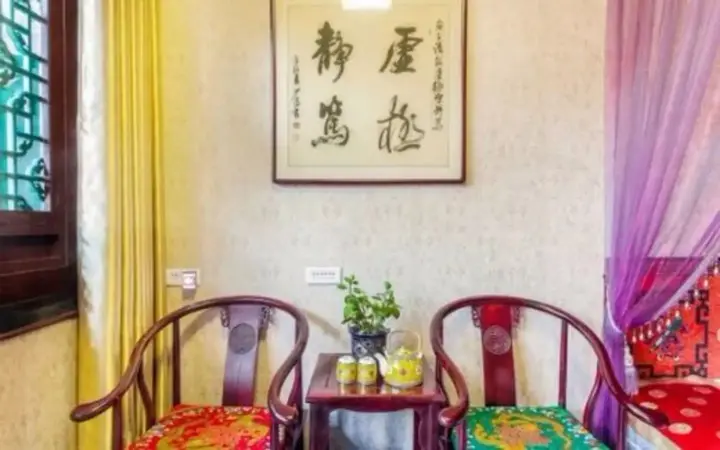 Цзиньчжун: Pingyao Red Lantern Theme Hotel