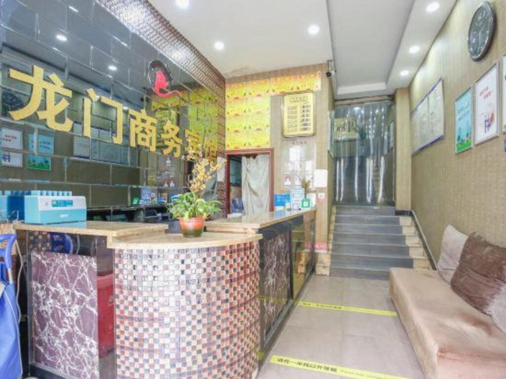 Neijiang: Longmen Business Hotel
