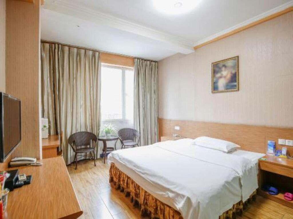 Neijiang: Longmen Business Hotel