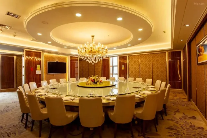 Куча: Wuzhou Hotel