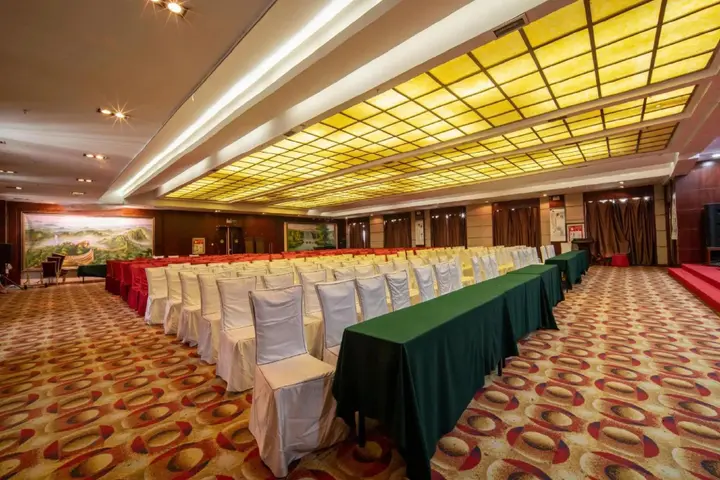 Аксу: Yilong Hotel