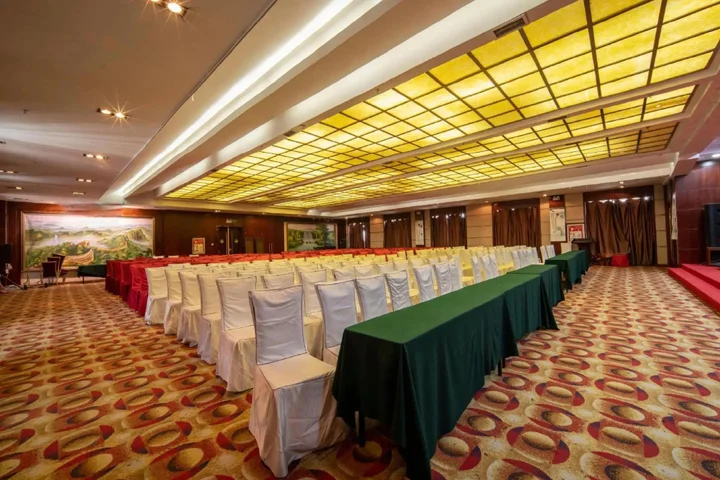 Аксу: Yilong Hotel