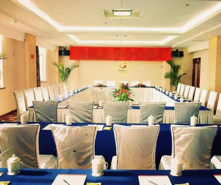 Аксу: Yilong Hotel